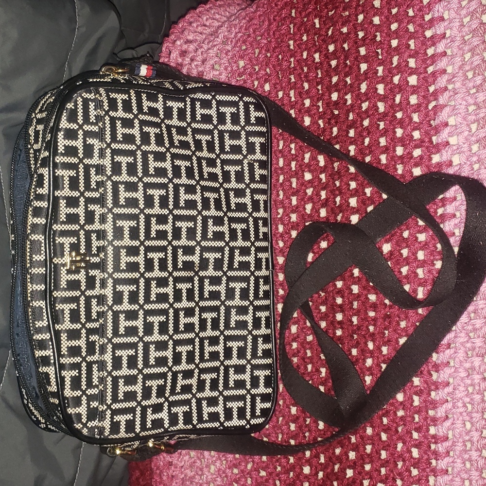 2 zipper Tommy Hill figure purse